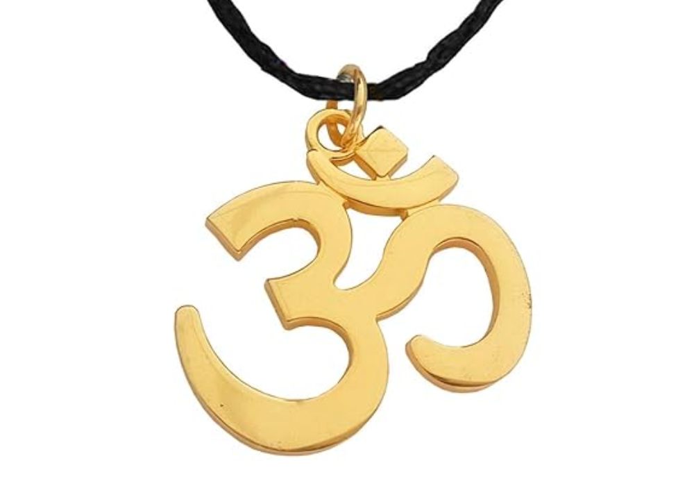 om locket pehnne ke fayde